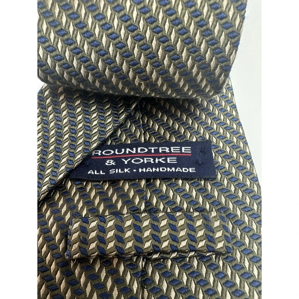 Roundtree & Yorke Tie Blue Herring Bone Pattern 100% Silk‎ Handmade in USA